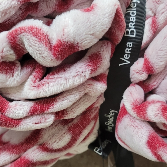 Vera Bradley Throw Blanket Valentine Hearts Pink Stitched Vines NEW NWT Plush - Picture 11 of 11